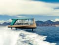 Glashaus auf Flügeln: Die 13,15 Meter lange „The Icon“ in der Bucht von Cannes. Das außergewöhnliche Ex- und Interior stylte BMW Designworks, die Rumpflinien und Foils konstruierte der Franzose Guillaume Verdier