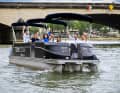 In Paris haben Besucher die Möglichkeit, mit Uber Cruise die Stadt per Elektro-Wassertaxi zu erkunden