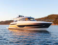 Riviera 4600 Sportsyacht (Länge: 15,31 m, Breite: 4,70 m, Verdrängung: 19.200 kg, Motor: 1.200 PS)