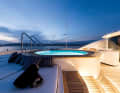 Der Jacuzzi auf dem vorderen Sundeck wird auch über Wärmerückgewinnung beheizt