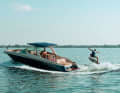 Wake Boat mit dem Twin Forward Drive