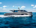 ...Raised and slightly tilted backwards, it guarantees dry and safe travelling at up to 27 knots