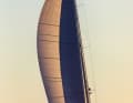 Vor dem Wind werden bis zu 1.500 Quadratmeter gesetzt. Das Carbonrigg verträgt ein Groß mit Squaretopp, verlangt aber nach Backstagen
