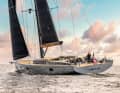 Round and angular: US designer Bill Tripp also developed the styling for the experienced US owner. He wanted a deckhouse for looking out to sea that heats up less quickly when the sun is high thanks to the vertical all-round glazing. All the sail systems come together at the helmsman's position.