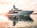„Lusine“: Mit dem 60 Meter langen Omega-Design zeigt Heesen ein Customprojekt mit gläsernem Fahrstuhl und Helipad auf dem Sundeck.