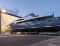 Rollout at an early hour: The tender garage on the side is clearly visible in the eleven metre wide aluminium hull.