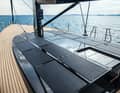 Alternative material: instead of the traditional teak deck, cork flatters bare feet. The solar panels on the deckhouse can be walked on