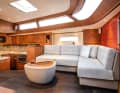 Il cantiere navale ha integrato un humidor nel tavolino da caffè