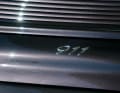 ... von Grünmetallic über ein Violett bis hin zu Anthrazit. Typisch Sondermodell:  das »911«-Logo.