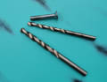 Loosen one of the original screws to determine the diameter. For the subsequent drilling out, you will need a drill of the same thickness and a slightly thinner one for pre-drilling
