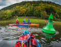 The fairway buoys hang askew in the current: the Elbe has a good flow speed, with normal paddling it goes downstream at a good seven kilometres per hour. You should not plan on travelling any further back.