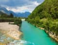 Um Bovec schlängelt dich die Soca in herrlichem Türkisgrün durch die Julischen Alpen.