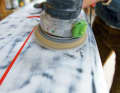 1. lift the pressed-in surface: Drill a hole in the dented surface with a drill and carefully pull it upwards (large photo above). The area must be absolutely dry before the repair (always place it in the sun). Then sand roughly with a sanding drill.