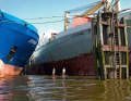 The question is who is more astonished: the crews of the two pots that were tied up just outside Hafencity, or Paulina and Kai.