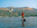 On favourable days, it is possible to cross from island to island (in the photo: Vulcano). Caution: currents and heavy speedboat traffic.