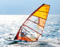 Auch zum sehr sportlichen Testboard Tabou Rocket Plus 133 passen einige Segel von der Charakteristik ganz hervorragend. Wie zum Beispiel das GunSails Zoom.