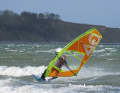 Das GA Sails Manic in der Ostseebrandung von Dazendorf.