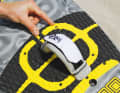 The footstrap positions are far inwards, but there is also a slightly outwards offset option for flat water, so that these boards can be ridden either in a 3-loop setup or with four loops (double loop at the back).