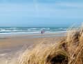 If you like the Danish spot Rømø, you'll also like Kjul. Here you park right by the water, the wave breaks moderately on the sandbanks in front of you.