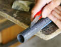 2. tabula rasa: To ensure that the mast can be restored to its original shape and nothing locks, splinters must be removed in the breakage area. This is best done with a sharp cutter knife.