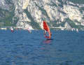 One protagonist and many "stand-ups". Tester Nik only needs a 6.0 sail and a 75 centimetre wide board to fly in 10 knots of wind.