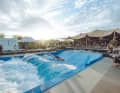 Austragungsort der kommenden Deutschen Meisterschaften ist Irie surf in Freiburg, eine moderne Surf-Location, die weit mehr als nur Wettkampffläche bietet.