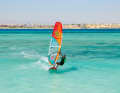 A lot of speed on a light space wind is also obligatory here. Before launching, place the back foot out of the loop onto the leeward edge.