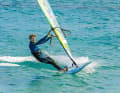 You can exert pressure over the heels by opening the sail slightly and stretching your legs more. This causes the body to move outwards again and the board turns to windward
