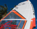 Das Sailloft Curve ist als Freewavesegel konzipiert und standesgemäß ausgestattet – der gesamte Topbereich besteht aus XPly.