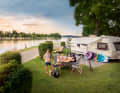 Urlaub mit der ganzen Familie  direkt am Ufer: Beim Strandcamping  Waging am See