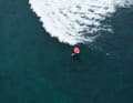 Auch im Flachwasser und beim Downwinden ist der Naish Neutron einsetzbar