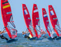 Titelverteidiger Sebastian Kördel stieg trotz Crash zum Auftakt souverän in die iQFoil-Serie ein