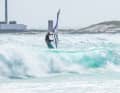 The landing takes place on a downwind to low space wind course with the bow first