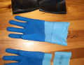 Shorten the glove (approximately where the palm begins), keep a 2cm strip from the rest. Roughen the subsequent gluing surfaces (approx. 2-3cm wide) of the glove and cuff with coarse sandpaper or the rasp from the bicycle repair kit and then clean thoroughly (!) with acetone.