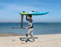 The second option is to carry the board upside down. It is recommended, albeit less comfortable, to transport the board with the foil downwards so as not to get caught on the next tree with the wing or damage it when setting it down