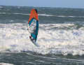 Naish Assault Custom Thruster im surf-Test