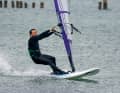 Return phase: Return to the starting position immediately after each pump: stretch your arms and bring your hips as far away from the sail as possible, in this phase you stretch your body again like a bow...