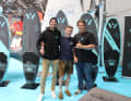 Außer dem Shaper gehören noch Paul Simmerl (l.) und Ben van der Steen (r.) zum Team.