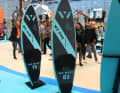 Die Wave-, Freestyle- und Freeride-Boards sollen unter 2000 Euro zu haben sein.