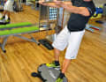 ...and stretch your arms out again - until they start to burn. You can incorporate a whole range of personal variations here: For example, try jumping on the coreboard once, squatting down, "surfing" on one leg.