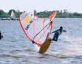 You can always rely on Sören, Kamikaze, Bodo & Co, they are already on the water. It probably won't be one of those legendary Dümmer Big Days today, but with the 6.3 and the Freestyler it will at least be enough to glide from time to time. I can feel the anticipation and the adrenalin rising. I've rarely set up as quickly as on this day, even though it's only on a lake with murky, choppy water and gusty winds... But to be honest: the Dümmer is really beautiful as soon as there is enough wind. Sure, Heiligenhafen or Altenteil would certainly have been good today, but on a day like this I have at least as much fun with friends from the past as I do at the good Baltic spots, so I'm always incredibly excited to get my Spocks into the lake.    INFO