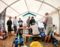 Zeltlager-Feeling mit Surfen