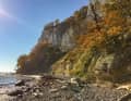 Eine Wanderung entlang der 130 Meter hohen Kreidefelsen Møns Klint ist zu jeder Jahreszeit ein Erlebnis. Auch mit dem SUP kann man die Klippen umrunden.