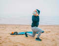 The purpose of this partial isometric exercise is to strengthen the entire leg musculature, the stability of the torso and overall coordination. My suggestion here would be to work with a stopwatch. Start with 10 seconds and change the rotation or foot position after the time has elapsed. The whole thing can then be increased in time, of course.
