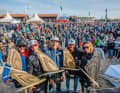 Siegerehrung vor großer Kulisse auf Sylt (rechts). Der deutsche Worldcup ist die mit Abstand größte Veranstaltung der PWA World Tour.