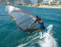 Auf der Geraden sind alle Boards erfreulich einfach zu surfen, in der Halse erfordern vor allem die besonders breiten Hecks ordentlich Fußdruck.