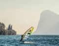 The Ora from the south brings moderate winds and hazy air.  Since foils have been available, Lake Garda surfers can significantly increase their gliding days and enjoy the unique scenery.