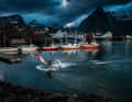 Adam Sims und Riccardo Marca (Foto) hatten bei ihrem Lofoten-Trip bereits eine ganz eigene Vorstellung von der Optik der Story. Mit der Winsch konnten sie an Orten Tow-in-Action aufs Wasser zaubern, wo Windsurfen sonst umöglich wäre. Und mit Janus Ree hatten sie einen Fotografen, der eine perfekte Inszenierung schuf.