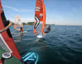 Auf dem Wasser wurdn die Youngster dann auf anstehende Techno 293-Regatten und Foil-Rennen vorbereitet