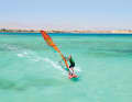 Your goal will be to carve through the turn at maximum speed and with the greatest possible control - this is only possible if you manage to keep as much edge in the water as possible.